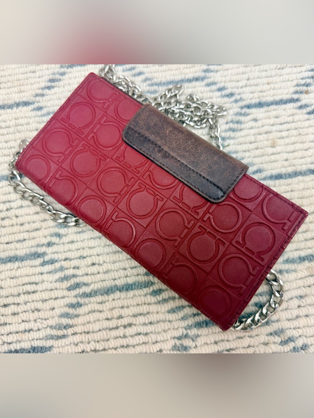 FERRAGAMO Vintage Y2K Red Monogram Embossed Leather 2-Tone Wallet W/ Chain - Picture 9 of 16